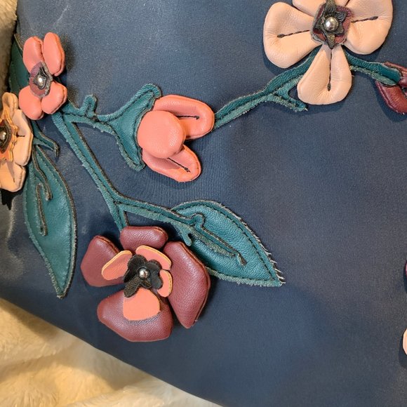 Karl Lagerfeld Purse - WIth Flower Details - Picture 2 of 7